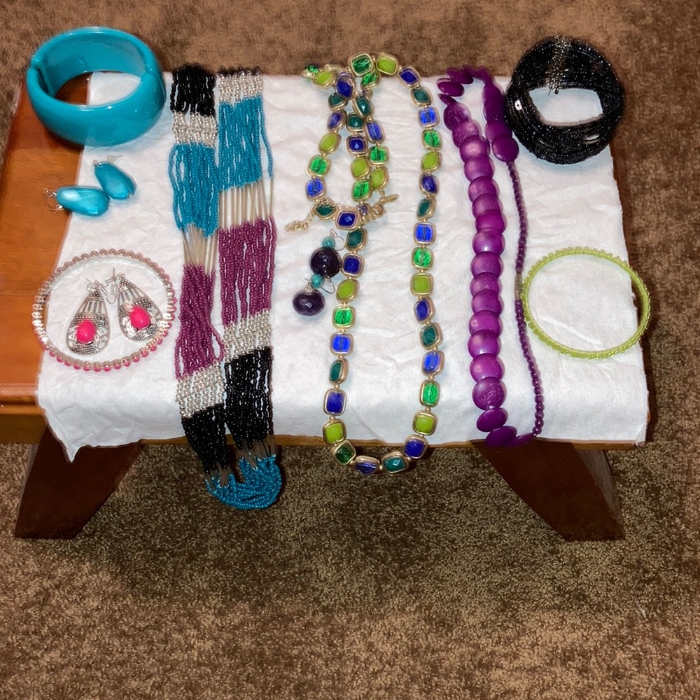 FREE IF U BUY THE DRESS THAT IT MATCHES. BUY NINA LEONARD DRESS & GET THIS FREE!